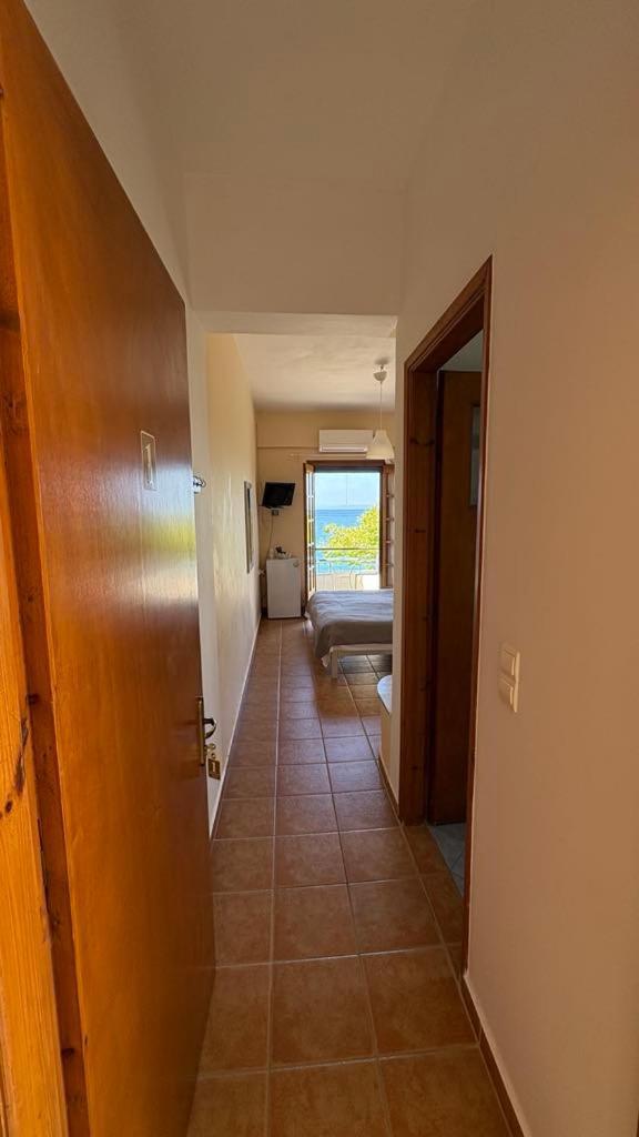 Romanza Rooms Poúlithra 外观 照片